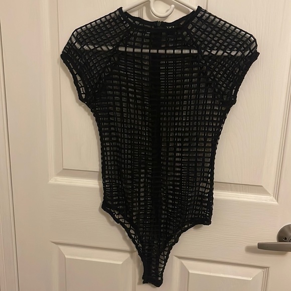 Windsor Other - NWOT lace Windsor bodysuit
